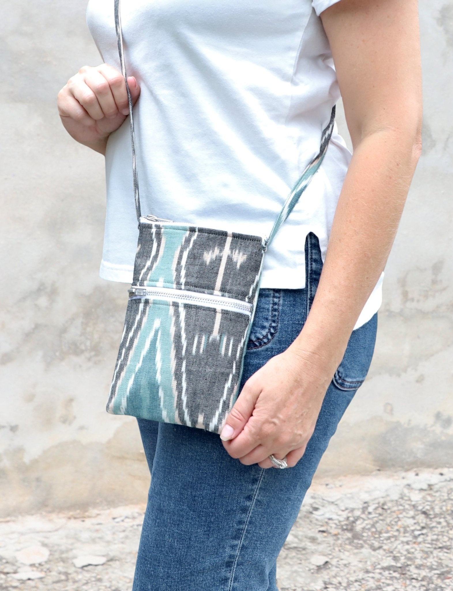 Compact Travel Crossbody Bag – Handwoven Cotton, Multiple Prints